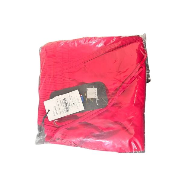 NEW Pro Standard Chicago Bulls Women’s Script Shorts Red/White XL BCBF57656 - Picture 7 of 8